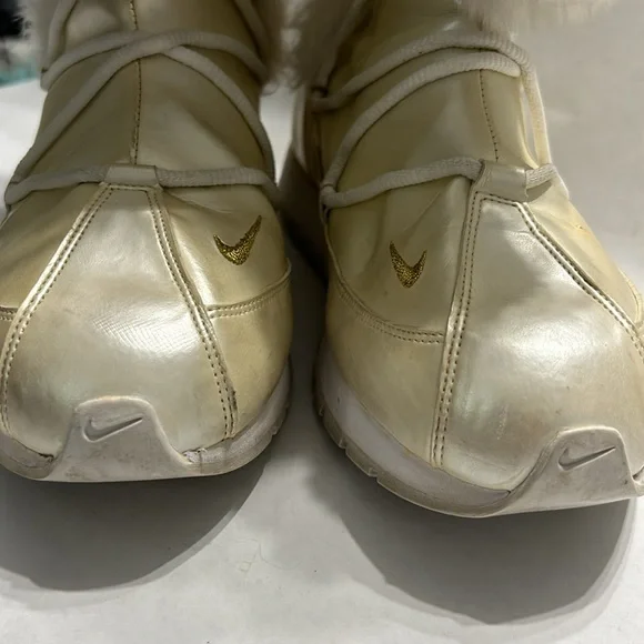 🔥SOLD🔥Nike Womens White/gold Faux Fur Trim Insulated Winter Boot Zip Pom Pom Tie - Picture 5 of 14